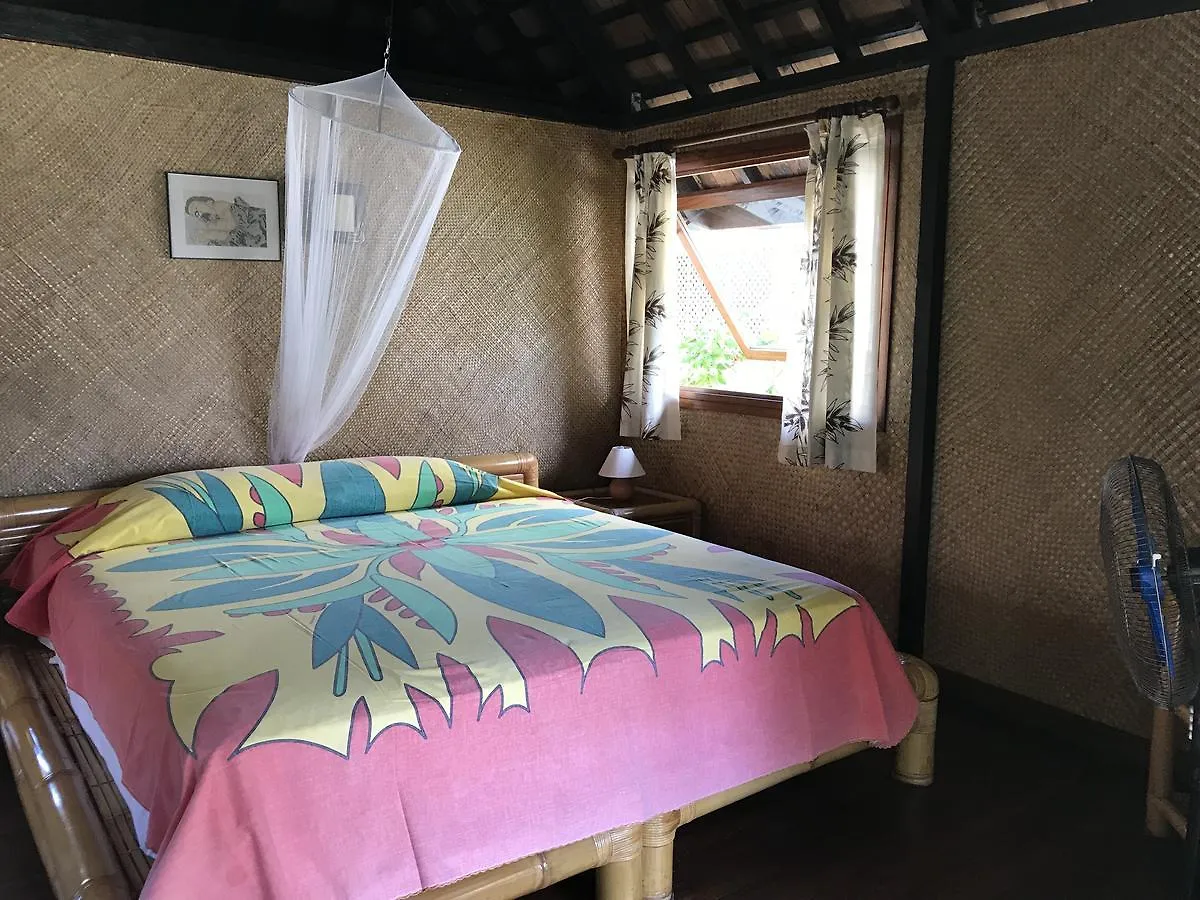 Pension Motu Iti Hotel Pihaena 2*,