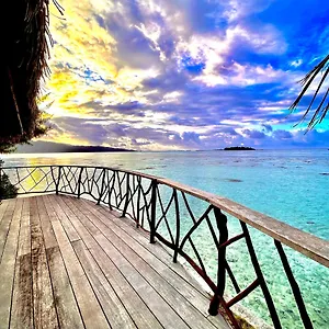 Hotel La Pirogue Api